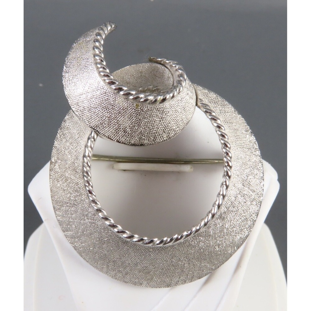 Vintage MONET SILVER TONE BROOCH PIN Textured Swirl Curly Q Curled RIBBON TWIST